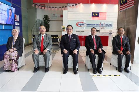 Malaysia informative data centre malaysia's gross domestic product (gdp) contracted 3.4 per cent for the fourth quarter of 2020 as domestic tourism continued to increase with a contribution of 50.9 per cent to the total tourism receipts. OFFICIAL VISIT BY MINISTER OF DOMESTIC TRADE AND ...