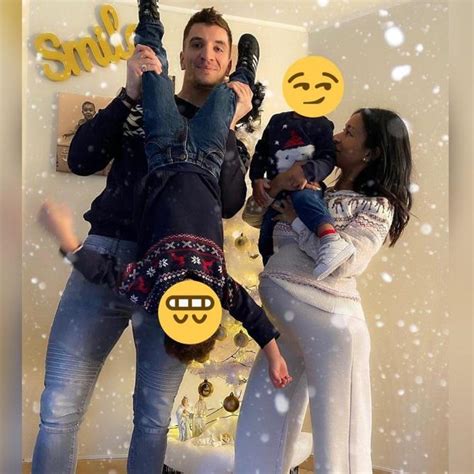 I must state that in no way, shape or form am i intending to infringe rights of the copyright holder. La famille Meunier va s'agrandir: Thomas bientôt papa pour ...