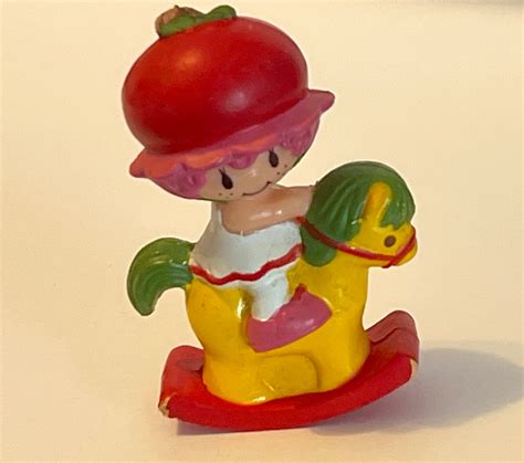 Vintage 1982 80s Kenner Strawberry Shortcake Cherry Cuddler On Rocking