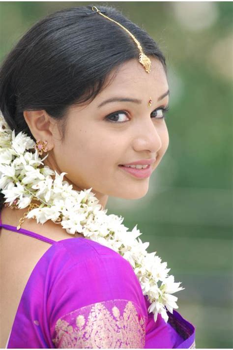 1stbuzz Telugu Actress Yamini Hot Saree Photos