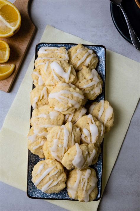 Bei uns findest du rezepte für saftige apfelkuchen, einfache blechkuchen oder anspruchsvolle geburtstagskuchen. Super softe Zitronenkekse | Rezept | Zitronenkekse ...