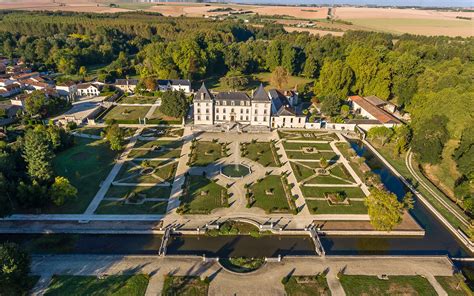 Luxury Living Homes With French Style Formal Gardens Christies