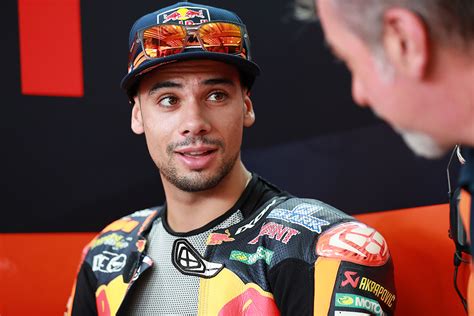 O português miguel oliveira escolheu usar o número 88 em vez do 44 na próxima época, na sua estreia em motogp, porque vai para uma foi uma escolha pessoal e é por ser o dobro do número usado até agora, explicou à agência lusa miguel oliveira, adiantando: Miguel Oliveira parte da 3ª linha da grelha - Miguel ...