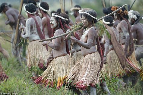 The Celebrations And Traditions Of Indonesias Rarely Seen Dani Tribe