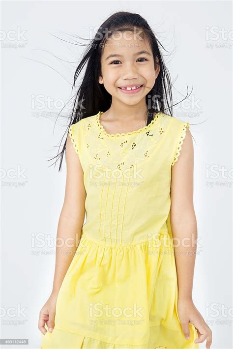 Potret Gadis Kecil Asia Dengan Wajah Tersenyum Foto Stok Unduh Gambar