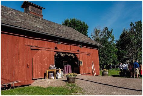 The mansfield barn is one of the gorgeous vermont wedding venues. Top Barn Wedding Venues | Vermont - Rustic Weddings