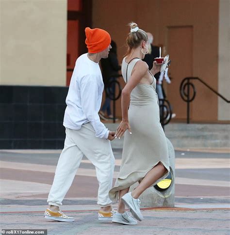 Justin Bieber Gets Flirty As He Playfully Grabs Wife Hailey Baldwins Rear During Outing