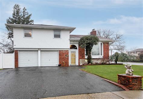 94 Rosalie Drive East Meadow Ny 11554 Off Market Nystatemls Listing