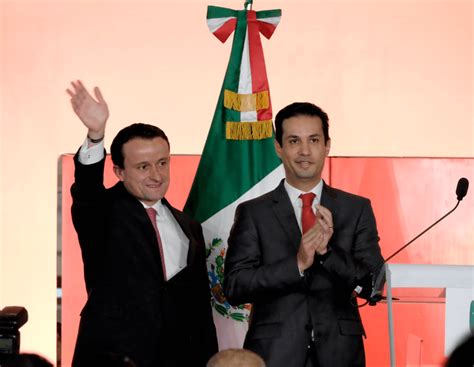 Mikel arriola conoció a la perrita la chata en el albergue y a la adoptó. Mikel Arriola anuncia que se registrará como precandidato ...