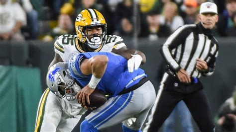 Refs Blow It As Detroit Lions Fall To Green Bay Packers 23 22