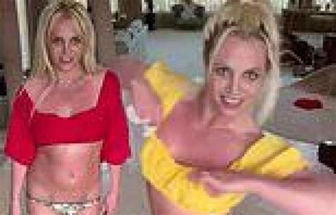 Britney Spears Shows Off Her Abs In Two Summer Crop Tops And Tiny Bikini Trends Now