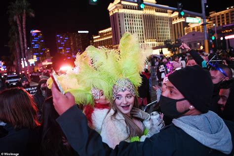 thousands mass on las vegas strip cops bust up nyc parties and revelers crowd in miami sound