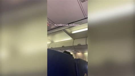 Southwest Airlines Passenger Airdrops Nude Photo To Other Fliers Youtube