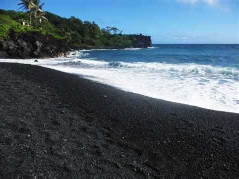 Black Sand Beach Maui Hawaii Black Sand Beach Beach Beach Sand