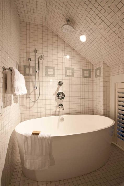 Our design gallery offers lot of variations in tile and stone for bathtub designs in. 25+ Bathtub Tile Designs, Decorating Ideas | Design Trends ...