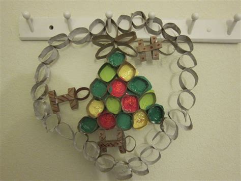 Toilet Paper Roll Christmas Wreath 14 Steps