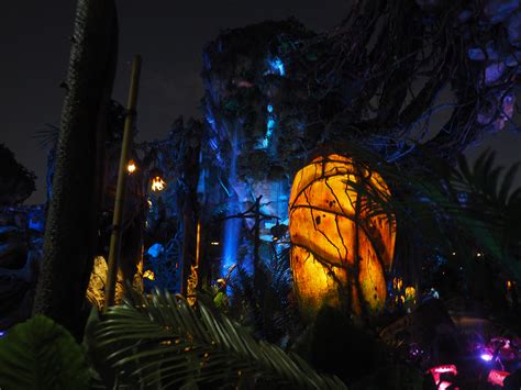 Pandora World Of Avatar 5 Reasons You Should Visit Pandora At Night