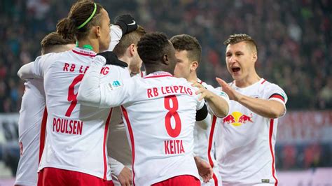 Rb leipzig setzt ein klares zeichen: RB Leipzig knock Bayern off top, extend record | The ...