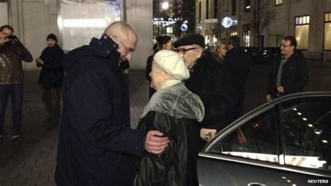 Khodorkovsky Arrives In Germany After Putin Pardon Bbc News