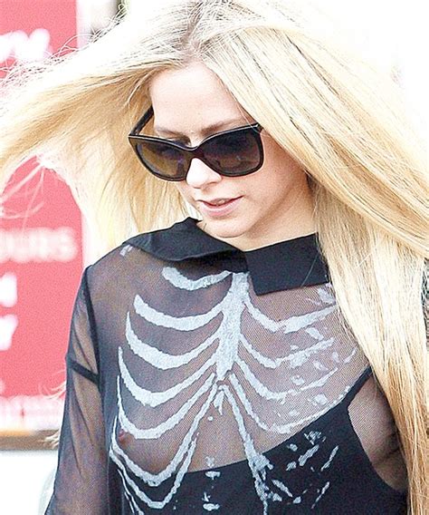 Pop Punk Princess Avril Lavigne Accidentally Exposing Her Nipple In A