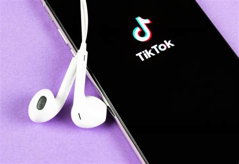 Tiktok Tests Social Commerce Features