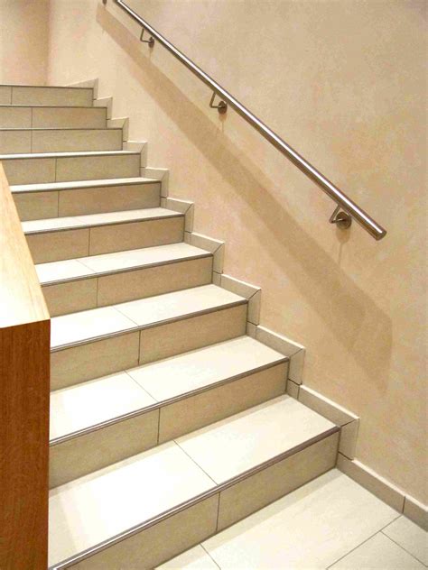 Damit gehören empfindliche holztreppen endgültig der vergangenheit an. Sockelplatten - optische Verlängerung der Treppe