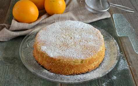 Il pan d'arancio è una preparazione tipica siciliana, si tratta di una torta la ricetta del pan d'arancio è davvero semplicissima da realizzare, dovrete solo procurarvi delle arance bio, se conoscete. Ricetta Pan d'arancio | Agrodolce