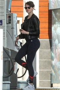 Emma Stone Out Flaunting Her Tight Ass In Spandex