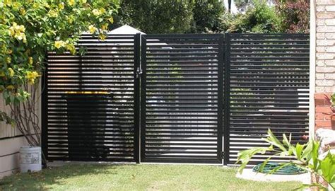But let's take a look at how much you need to spend and on what.w. 2018 How Much Does Aluminum Fencing Cost? - hipages.com.au