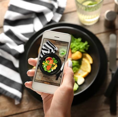 This app helps you control your diet and eat healthier, by making it easy to track what you eat. 7 Best Food Tracking Apps - Apps to Help You Eat Healthy