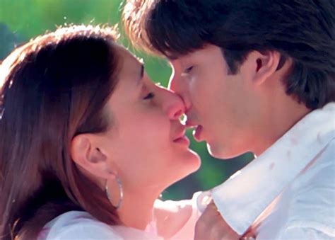 Kareena Kapoor Khan Shahid Kapoor Bollywood Kiss Jab We Met