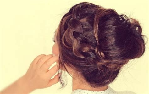 Coiffures cheveux mi longs 2015. Coiffures cheveux longs romantiques pour la Saint-Valentin