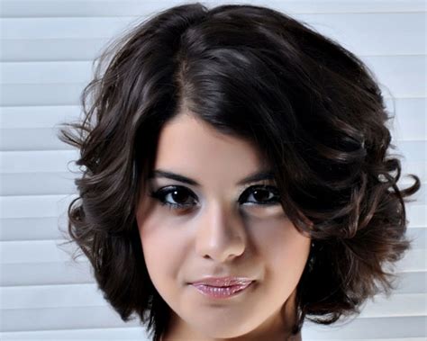 50 Smartest Short Hairstyles For Women With Thick Hair