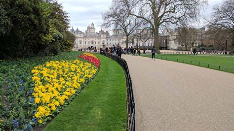 A Spring Stroll Through St Jamess Park London Travel Junkie Girl