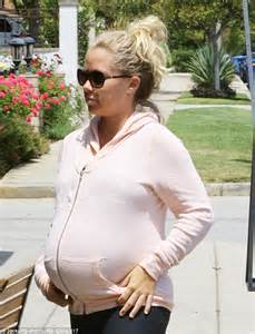 Pregnant Kendra Wilkinson Beams At Lunch With Husband Hank Baskett