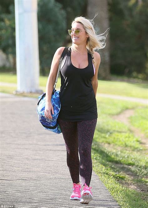 Zilda Williams Puts On A Busty Display As She Works Up A Sweat In A Sydney Park Daily Mail Online