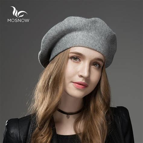 Fashionable Women Hats For Winter And Snow Outfits 70