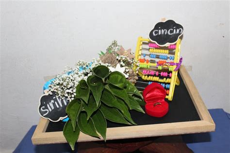 Maybe you would like to learn more about one of these? gubahan cincin dan sirih junjung | Desserts, Cake, Food