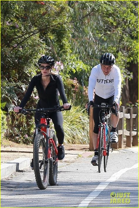 Full Sized Photo Of Dennis Quaid Biking With Fiancee Laura Savoie 16