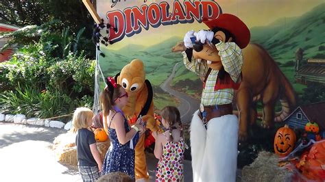 Greetings From Dinoland Usa Goofy And Pluto The Silly Paleontologists