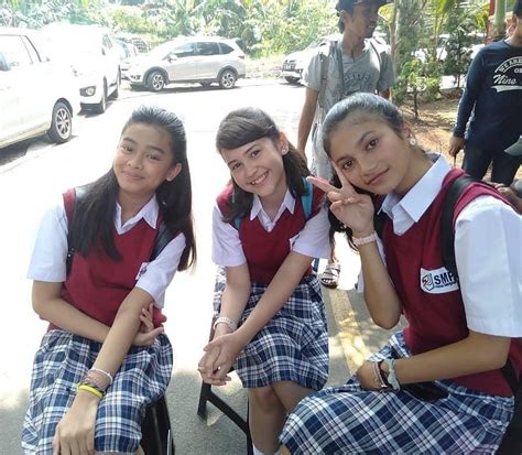 Pemain sinetron dari jendela smp. 10 Potret Kedekatan Pemain Sinetron Dari Jendela SMP yang Bikin Baper