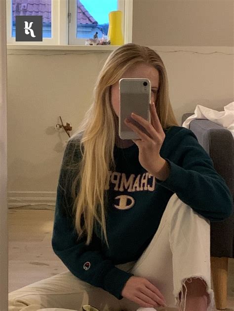 pin by yana swan on girlsssss mirror selfie blonde hair hair