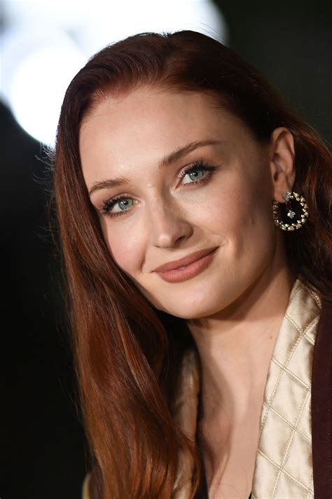 So elegant interpretiert Sophie Turner den klassischen French-Girl