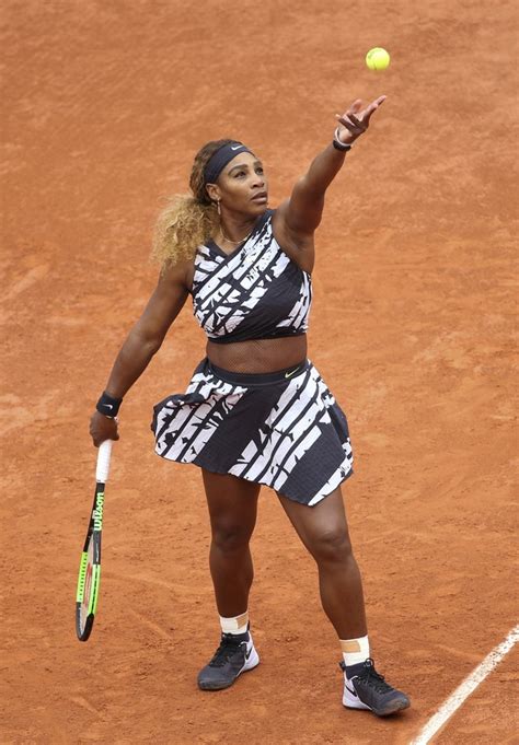 „nu mă voi înscrie la niciun turneu. O look de estreia de Serena Williams em Roland Garros ...