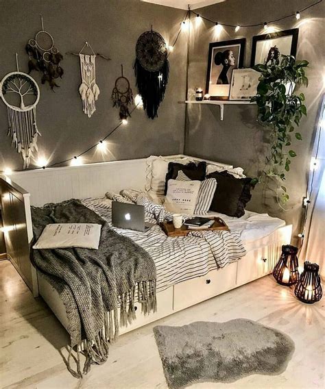 The Easiest Way To Make Your Dorm Room Look Cool In 2020 House Rooms