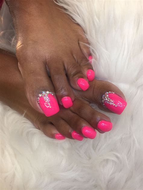 Hot Pink Toes And Rhinestone Designs Pink Toe Nails Toe Nail Designs