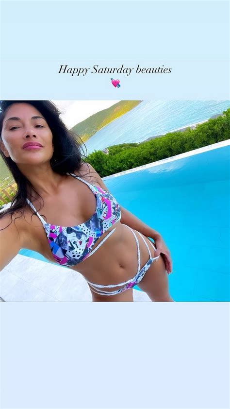nicole scherzinger shows off her flexibility in a bikini on the beach 5 photos video the