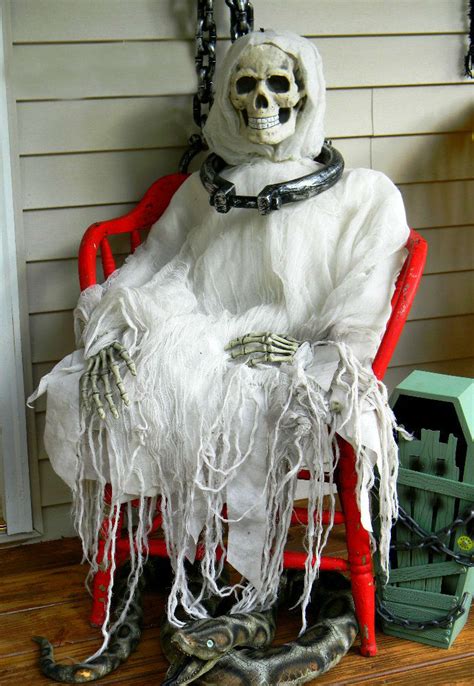 11 Awesome And Scary Halloween Ghost Decorations Awesome 11