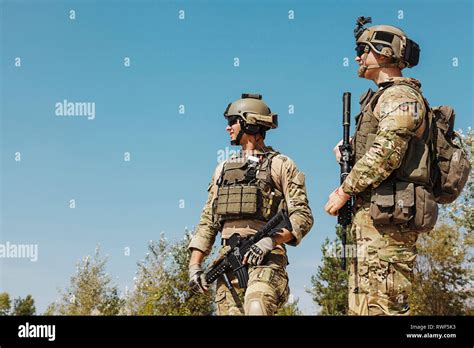 Us Army Rangers With Weapons In The Desert Stock Photo Alamy