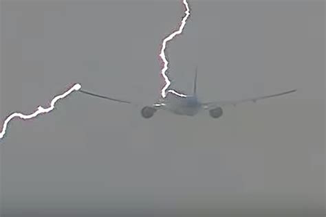 Big Lightning Bolt Strikes Plane Just After Takeoff